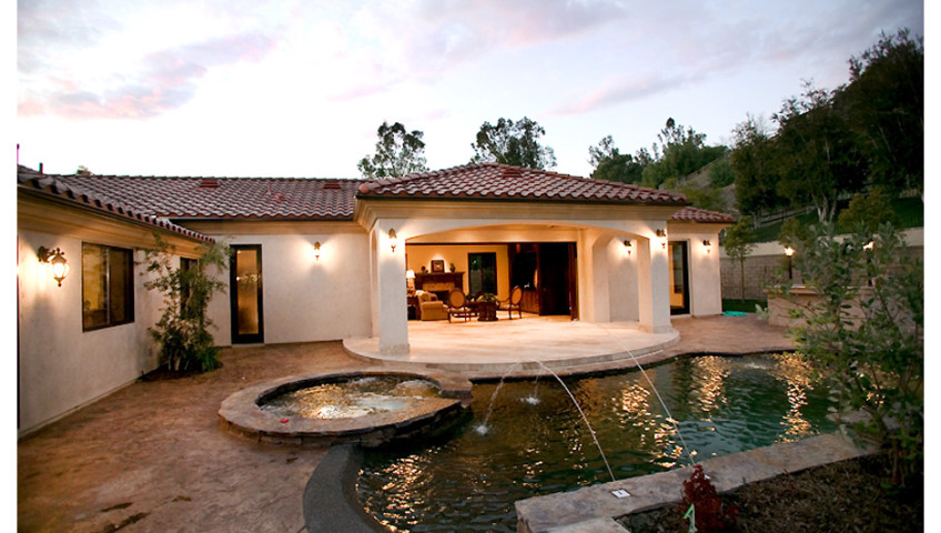 Lost-Colt_Back-and-Pool